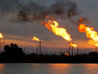 В России хотят увеличить нормативы сжигания попутного нефтяного газа в 6 раз